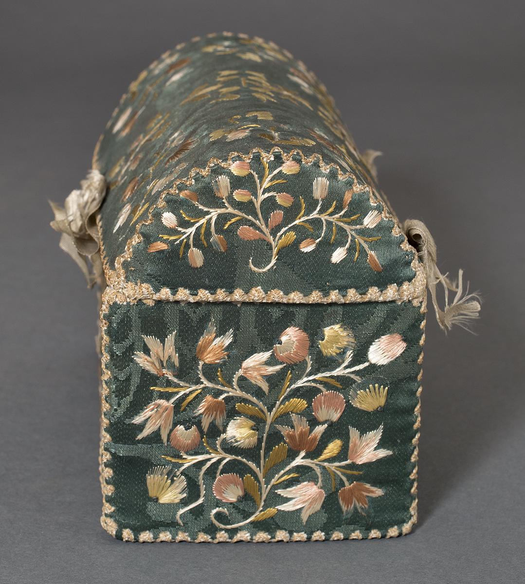 1964.0974 Box, Side