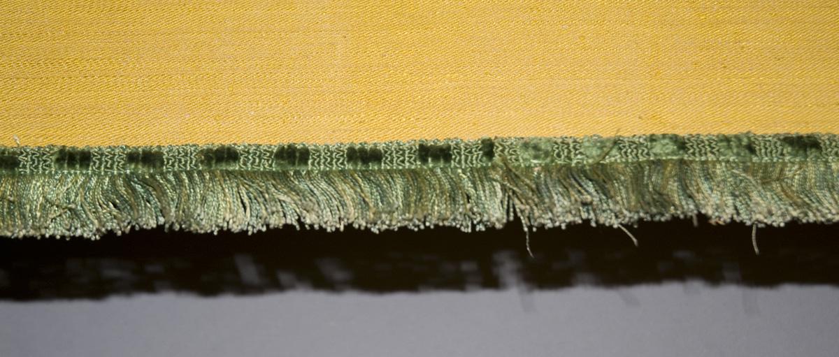 1964.0975 Window hanging, Pelmet trim detail