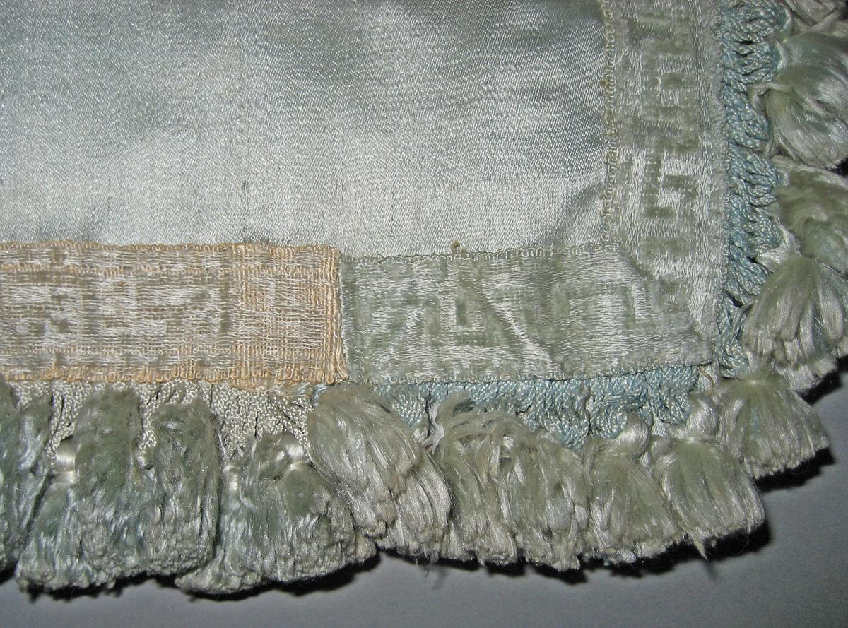 1955.0632  Window hanging trim detail