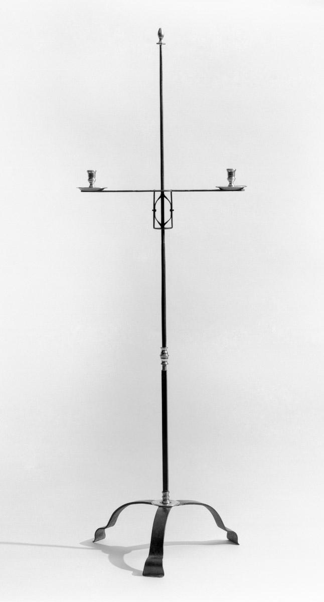 1964.0985 Candlestand
