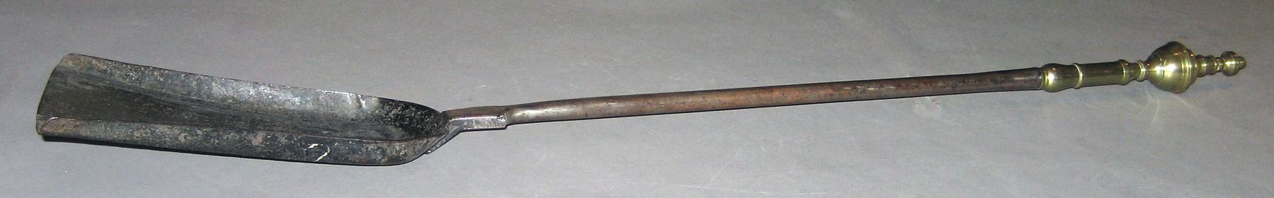 1964.0986.002 Shovel