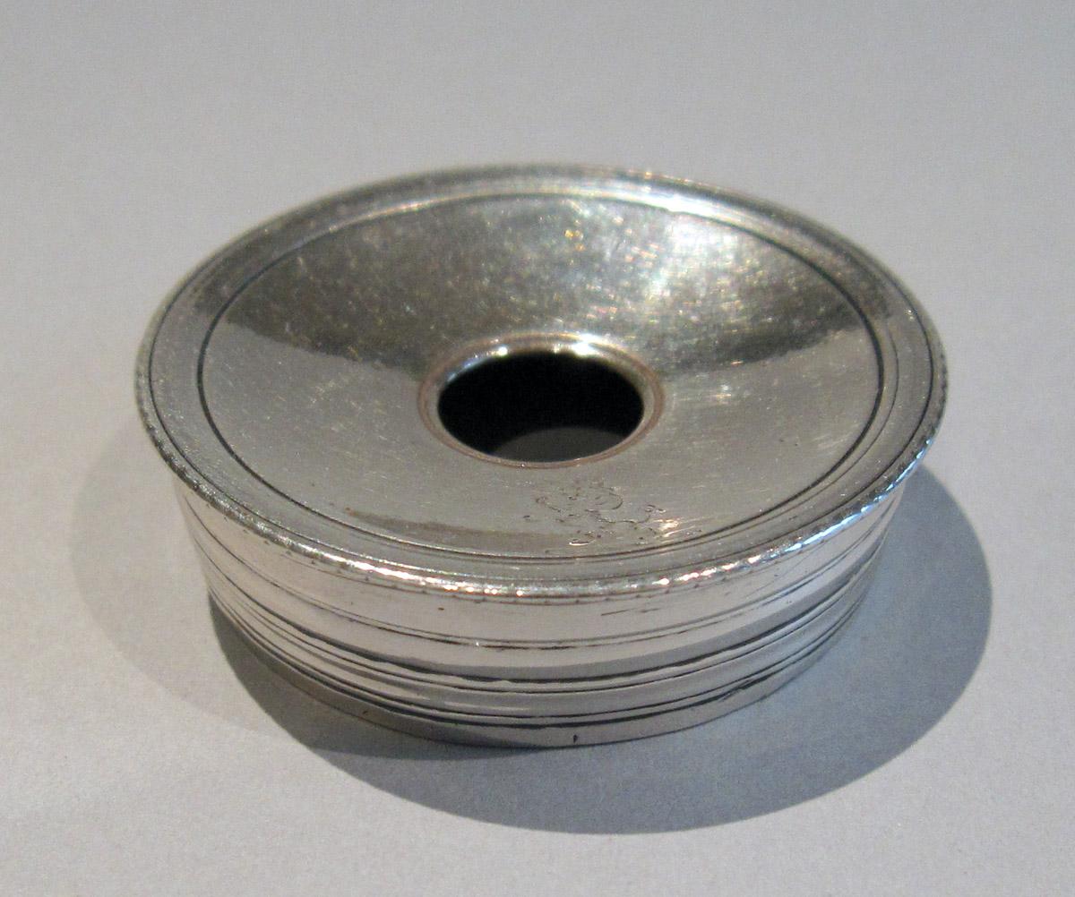 1964.1027 F Silver Standish Lid