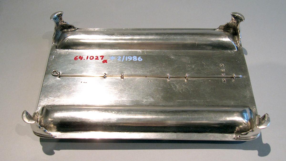 1964.1027 A Silver Standish underside