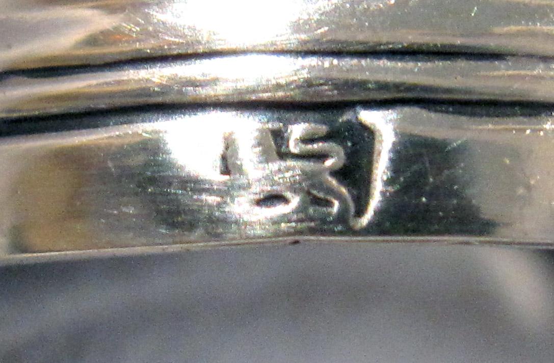 1964.1027 F Silver Standish Lid mark