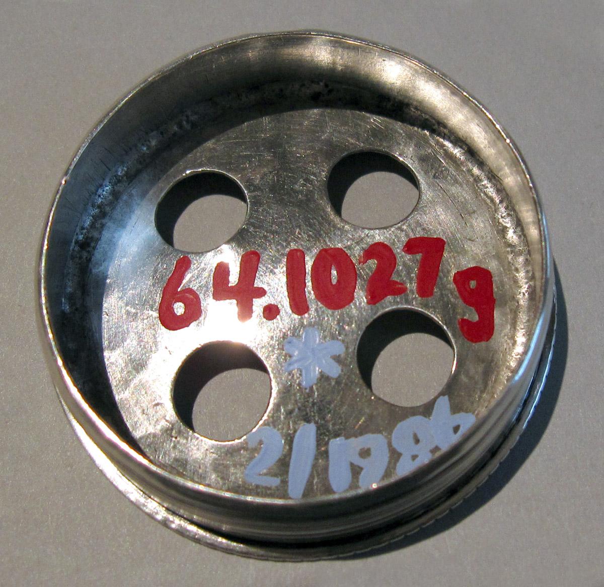 1964.1027 G Silver Standish Lid underside
