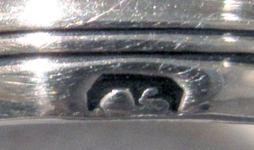 1964.1027 G Silver Standish Lid mark