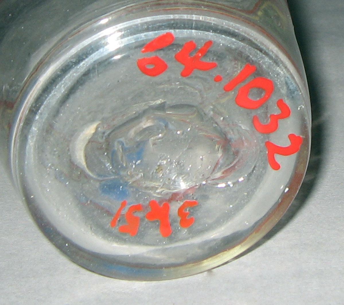 1964.1032 Glass tumbler (underside)