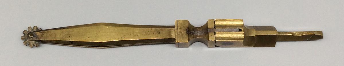 1964.1044 H Tool (for drafting), view 1