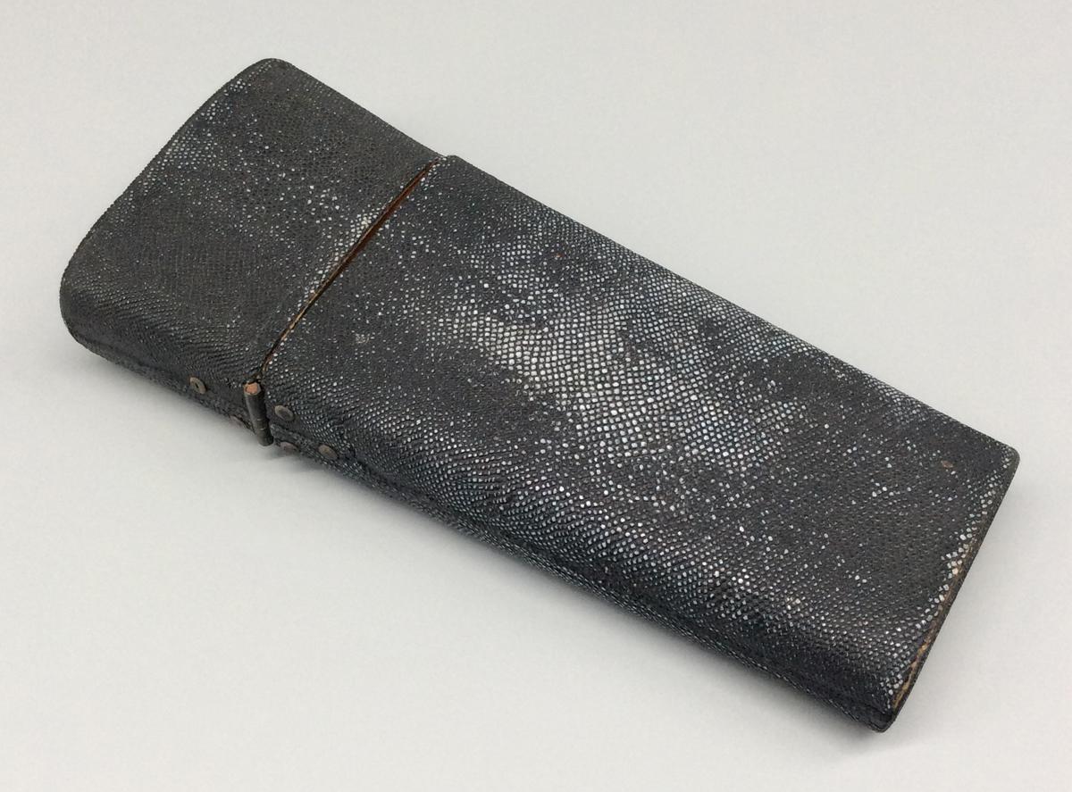 1964.1045 A Tool (for drafting), view 2