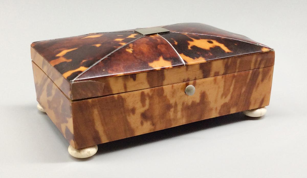 1964.1075 Box, view 1