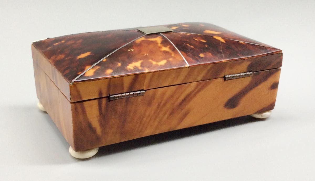 1964.1075 Box, view 2