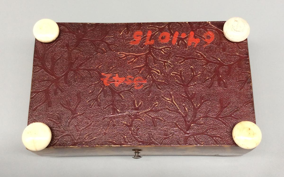 1964.1075 Box, view 4