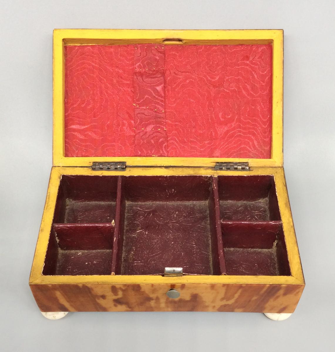 1964.1075 Box, view 5