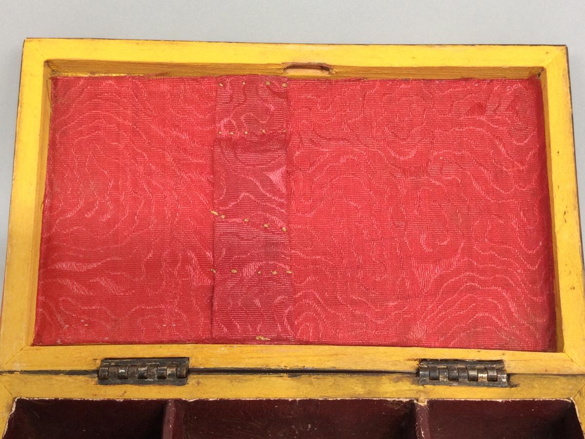 1964.1075 Box, detail 1