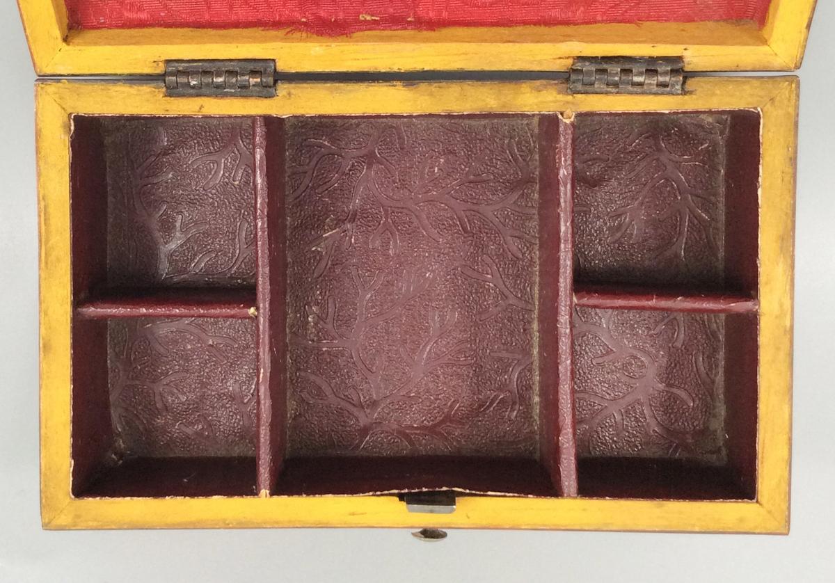 1964.1075 Box, detail 2