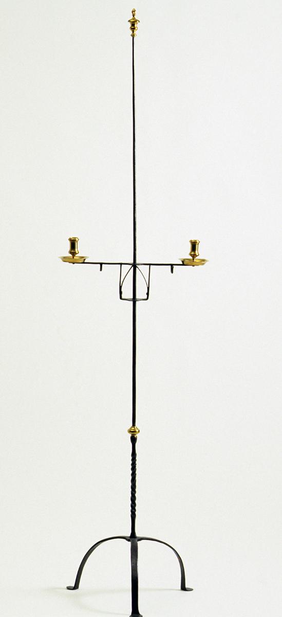 1964.1083 Candlestand