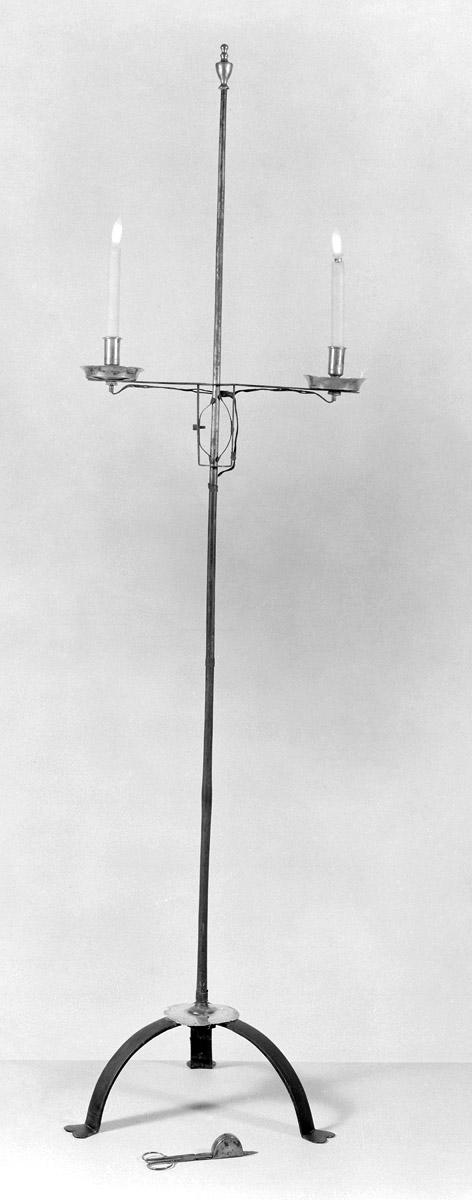 1964.1084 Candlestand