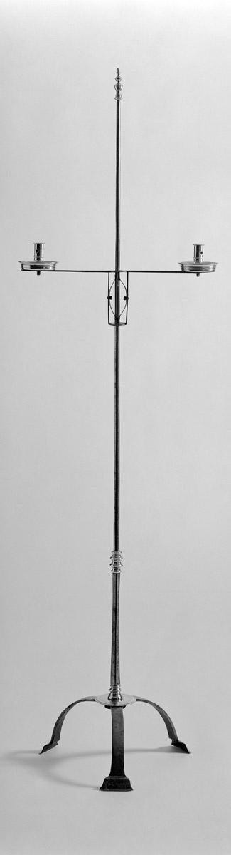 1964.1088 Candlestand