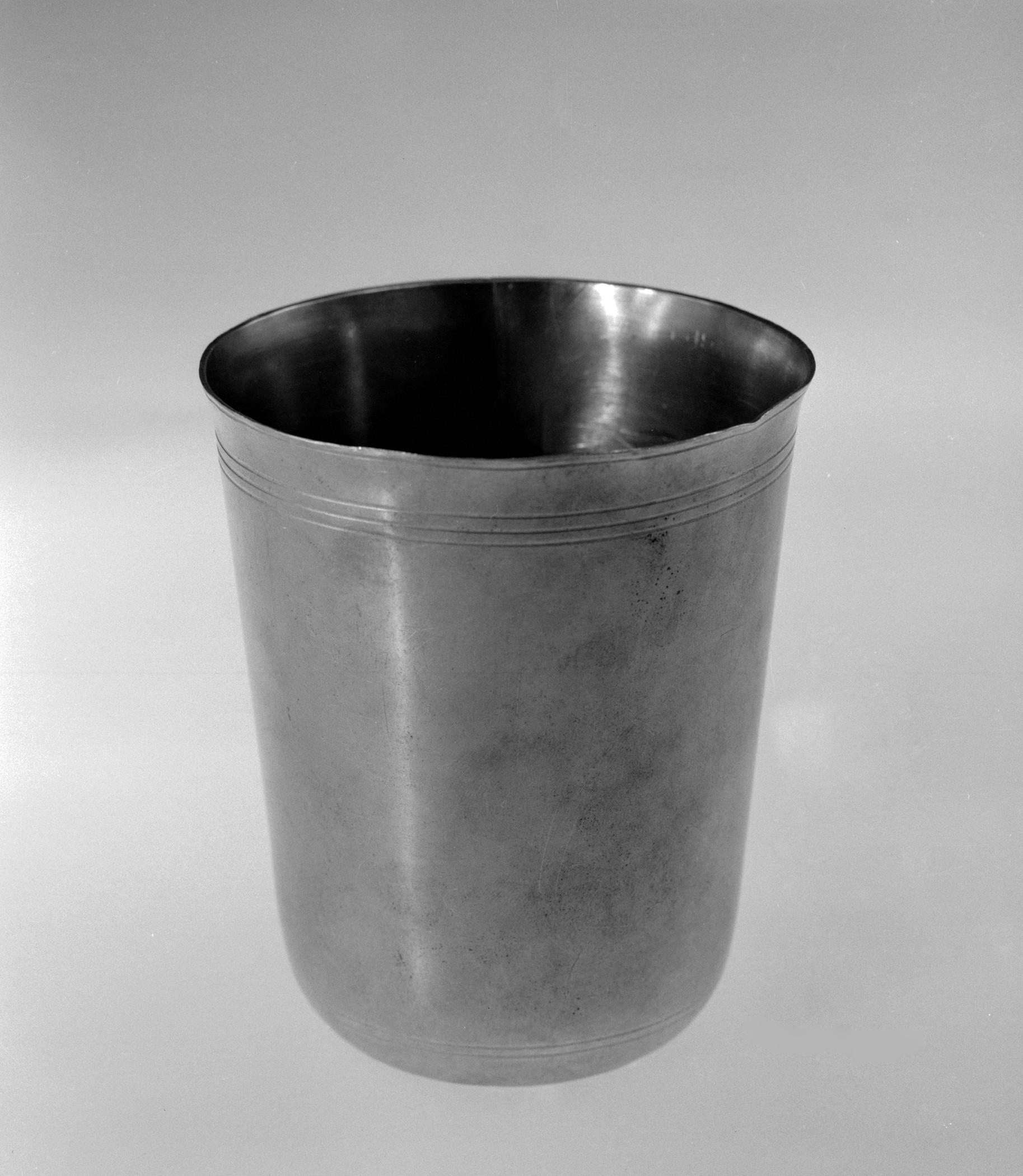 1952.0117 Britannia beaker (view 2)