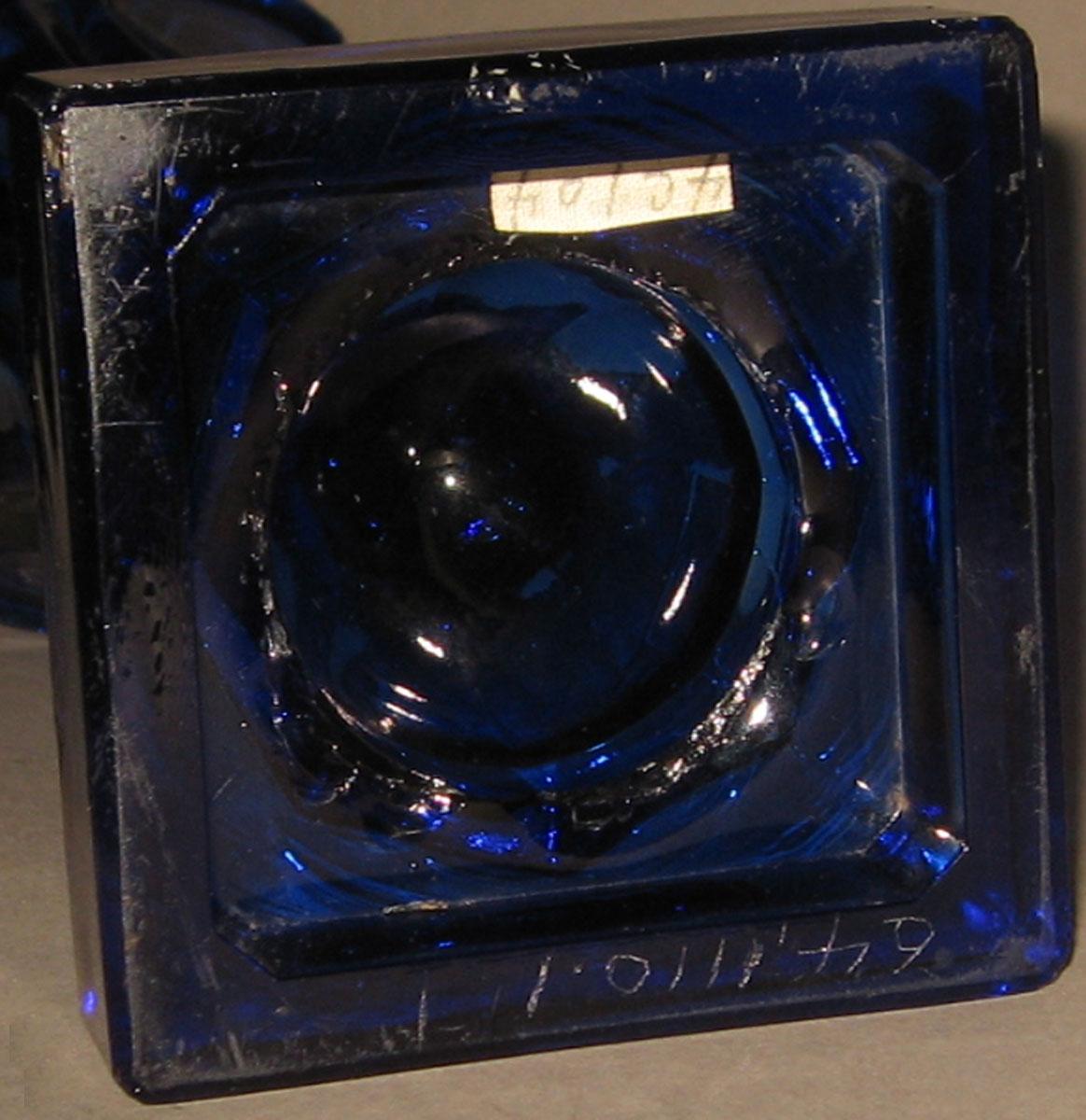 1964.1110.001 Glass oil lamp (underside)