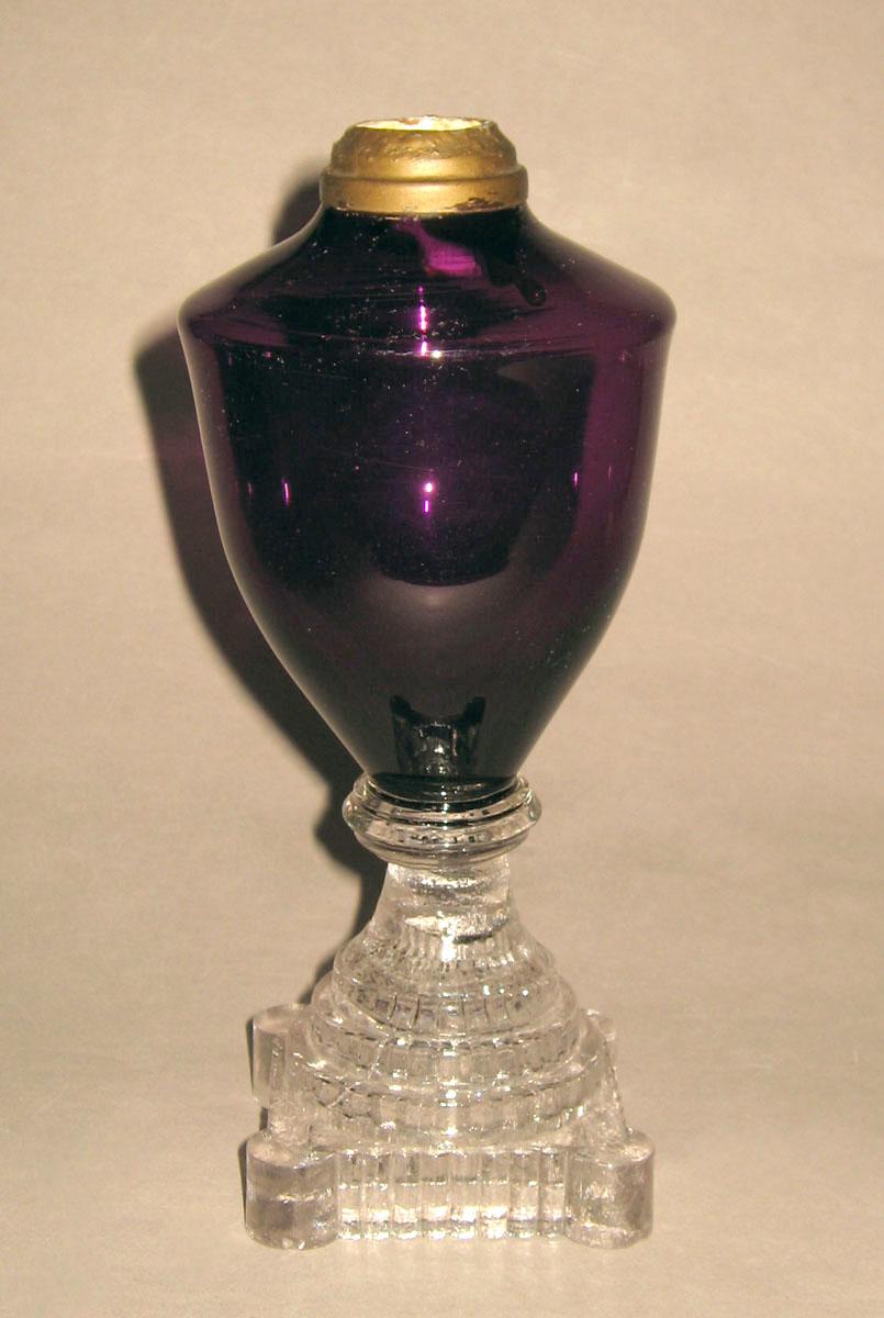 1964.1128.002 Glass oil lamp