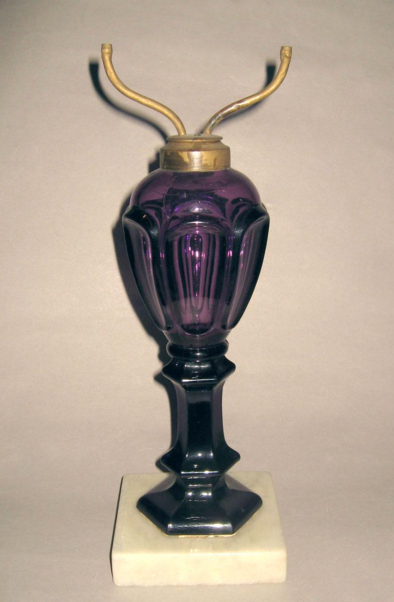 1964.1129 Glass oil lamp