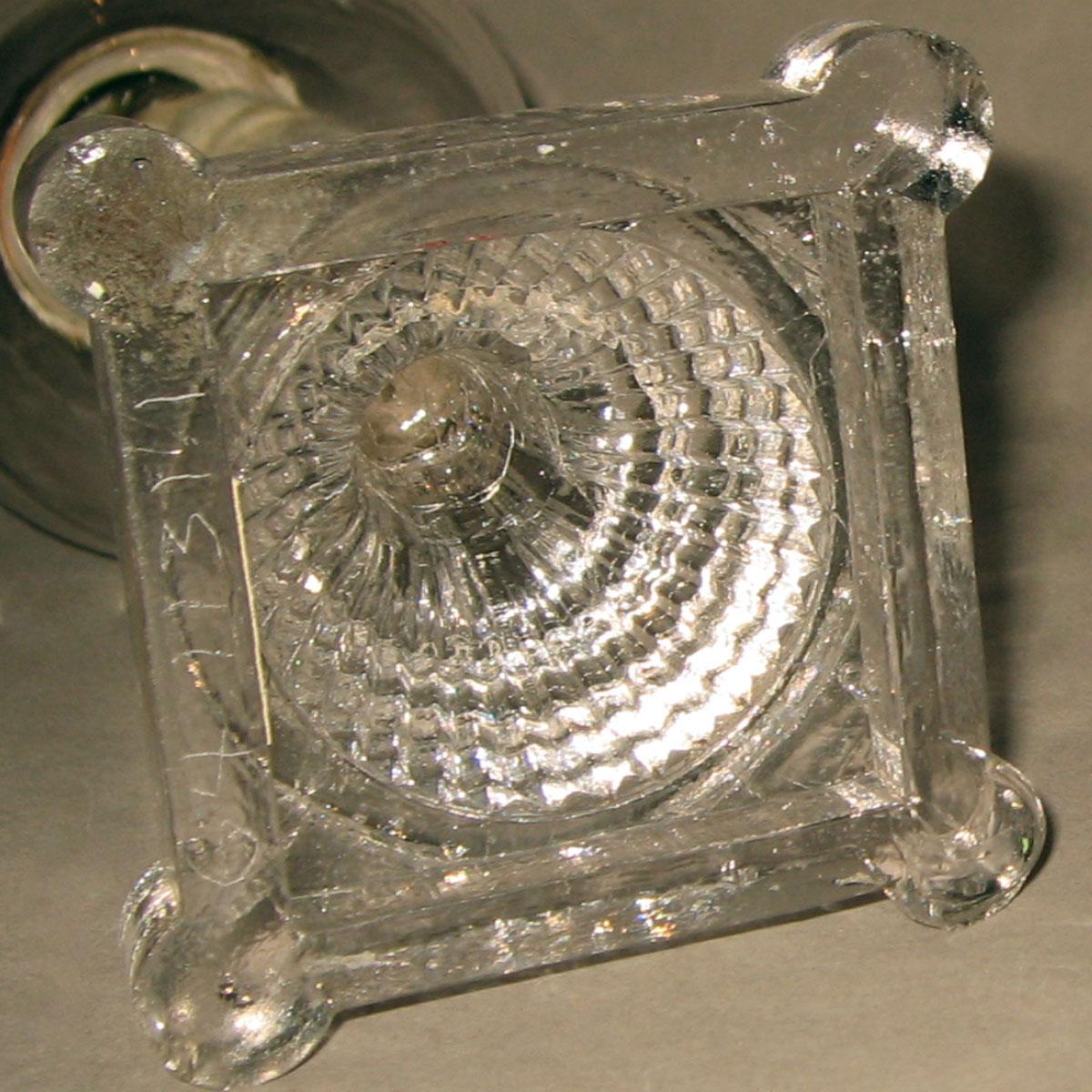 1964.1131.001 Glass oil lamp (underside)