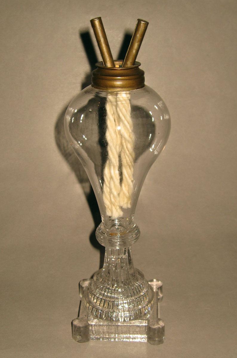 1964.1131.002 Glass oil lamp