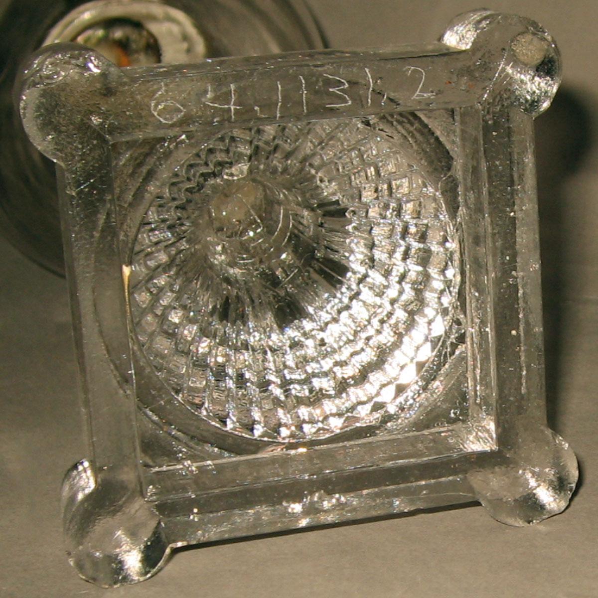 1964.1131.002 Glass oil lamp (underside)