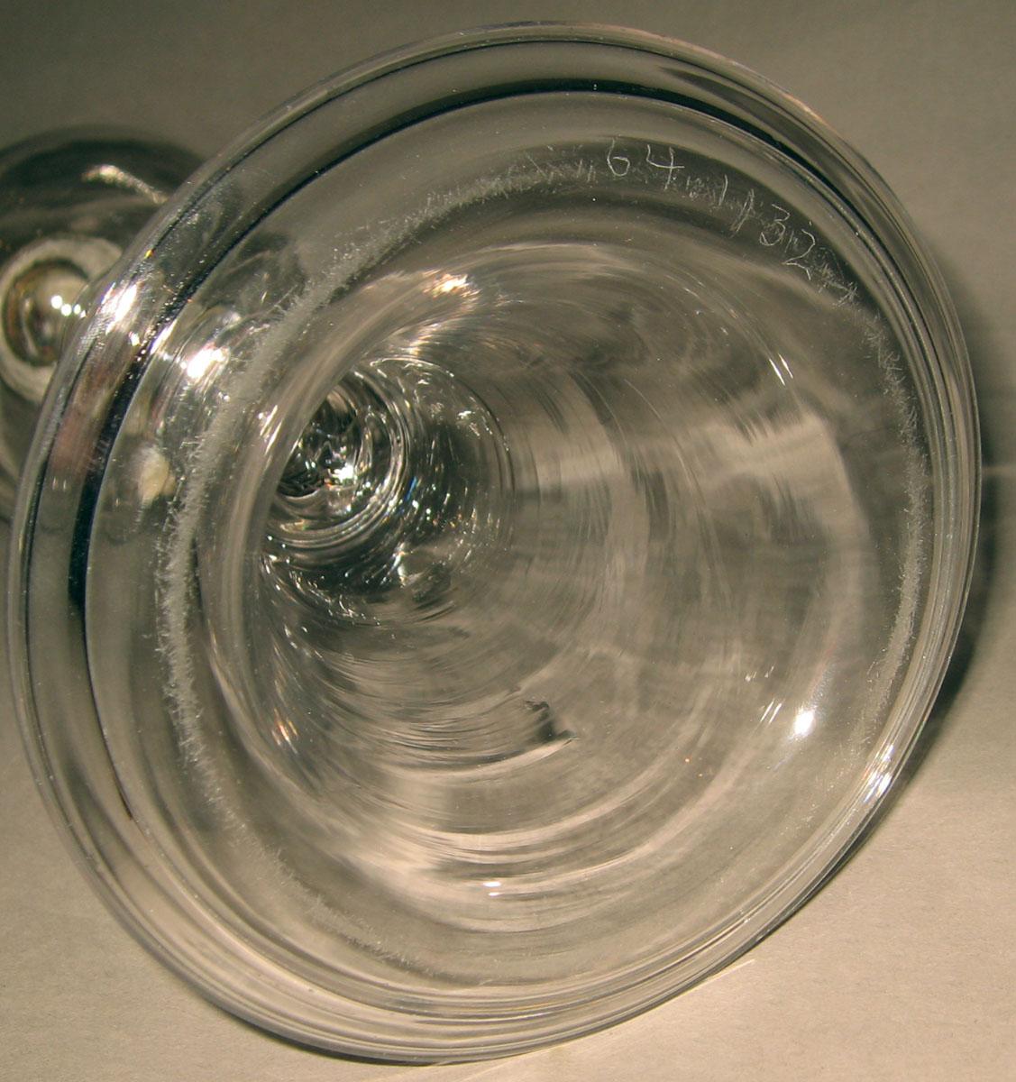 1964.1132.001 Glass oil lamp (underside)