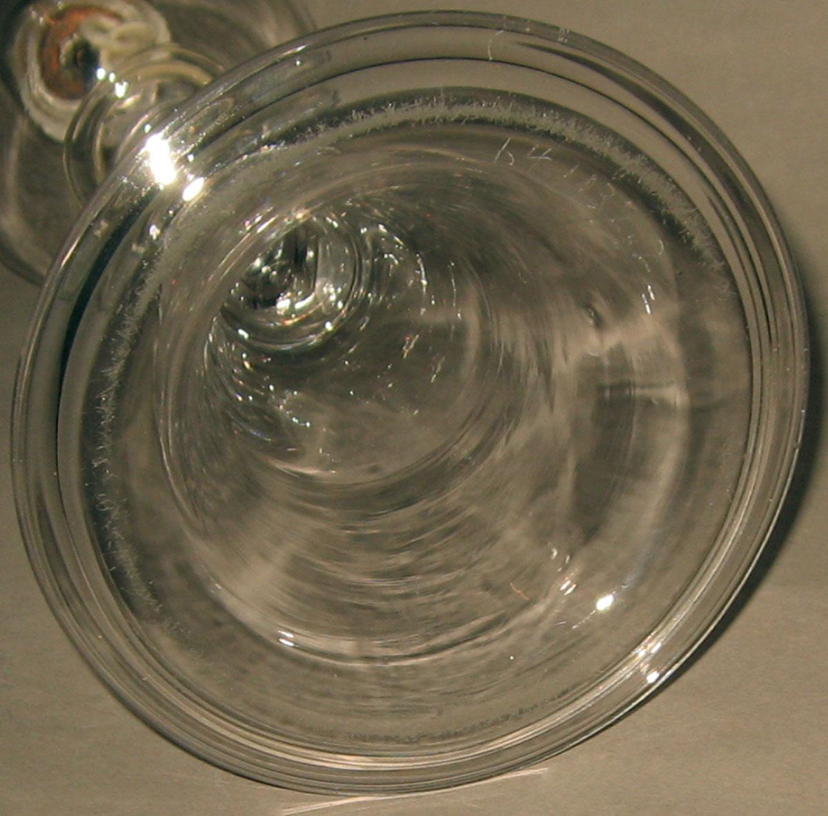 1964.1132.002 Glass oil lamp (underside)