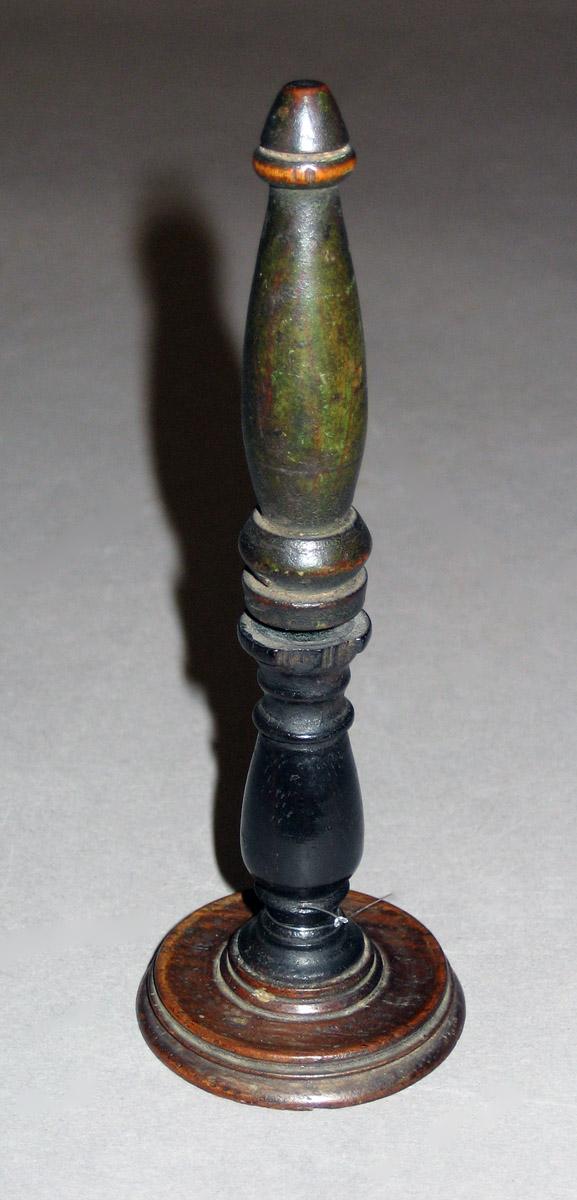 1964.1136 Lamp pick