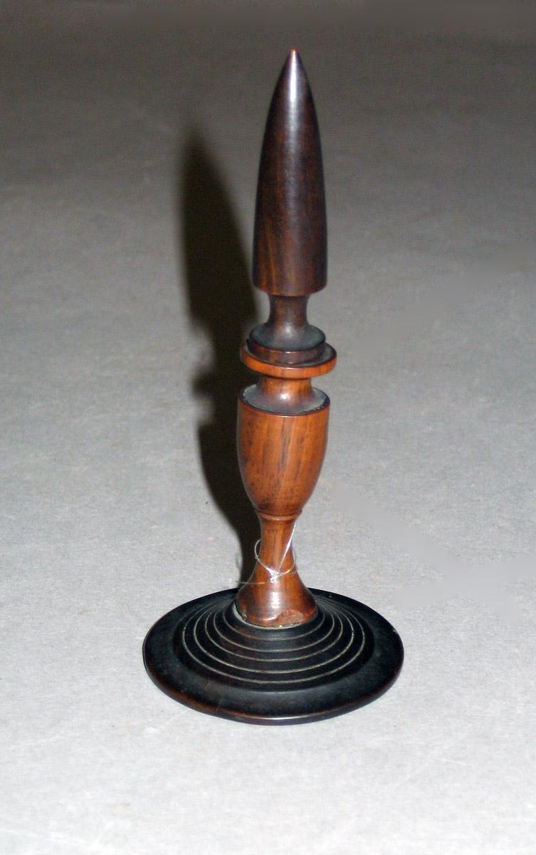 1964.1137 A, B Lamp pick