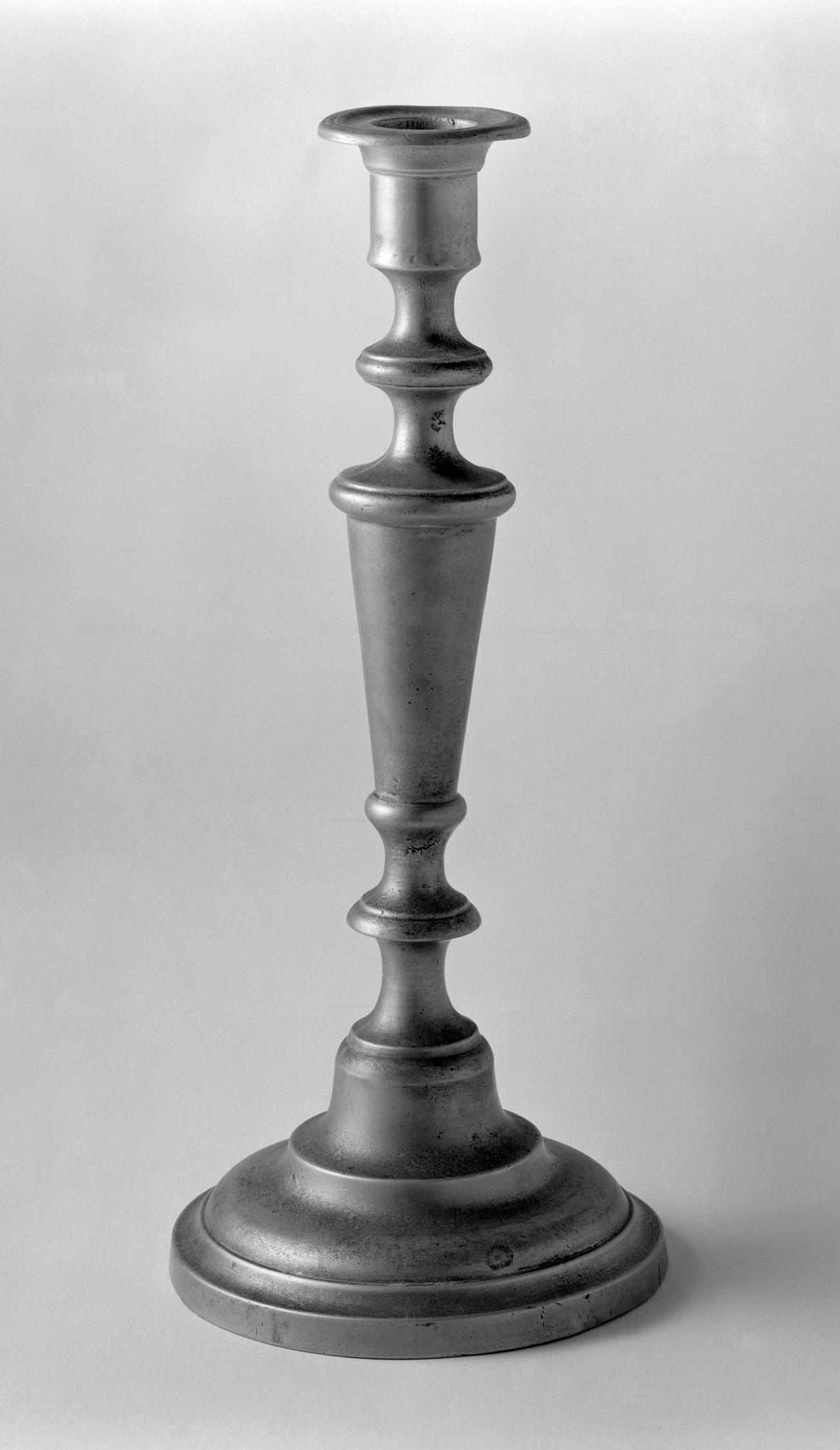 1964.1152.001 Britannia candlestick