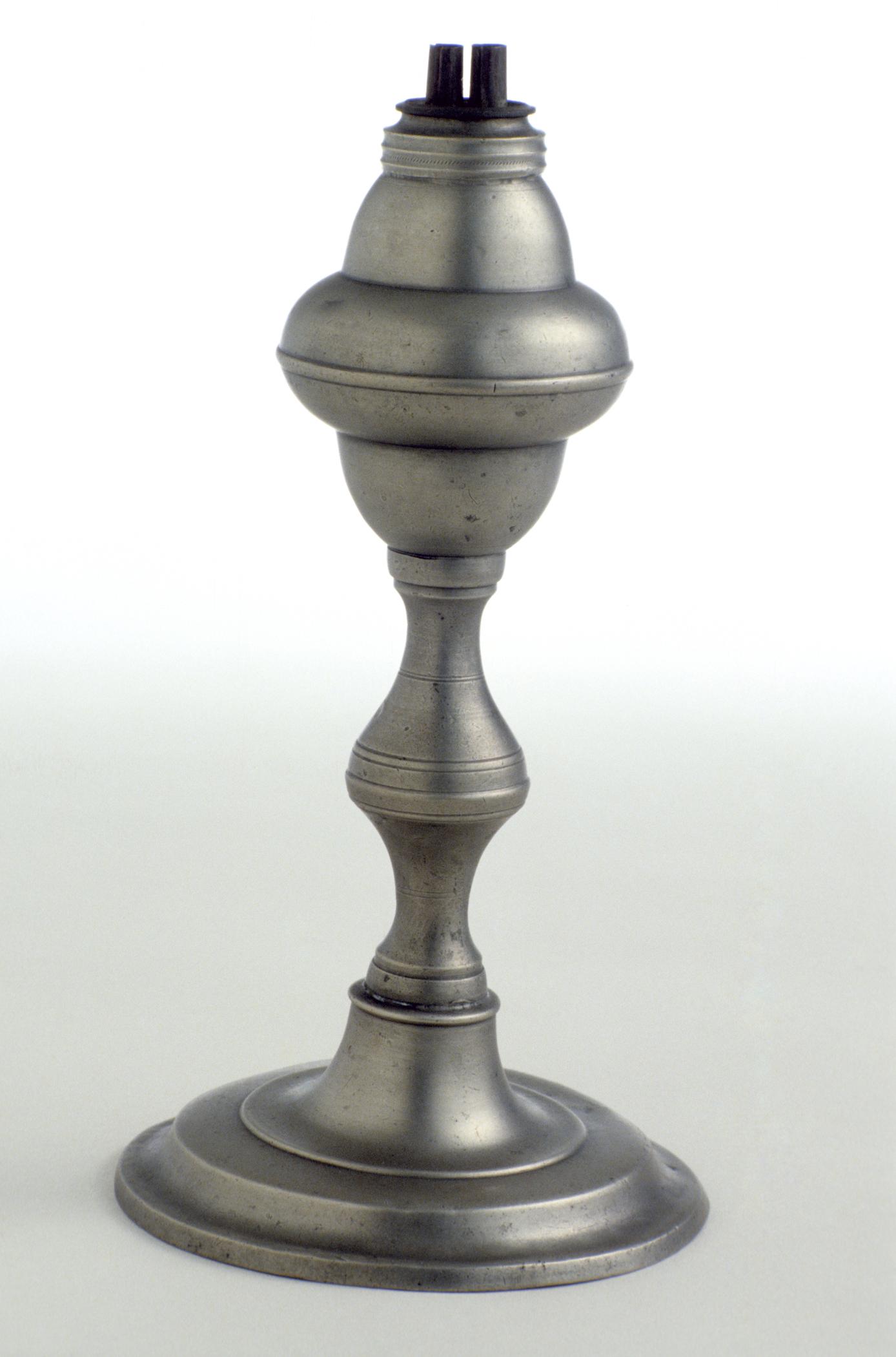 1964.1153 Britannia lamp