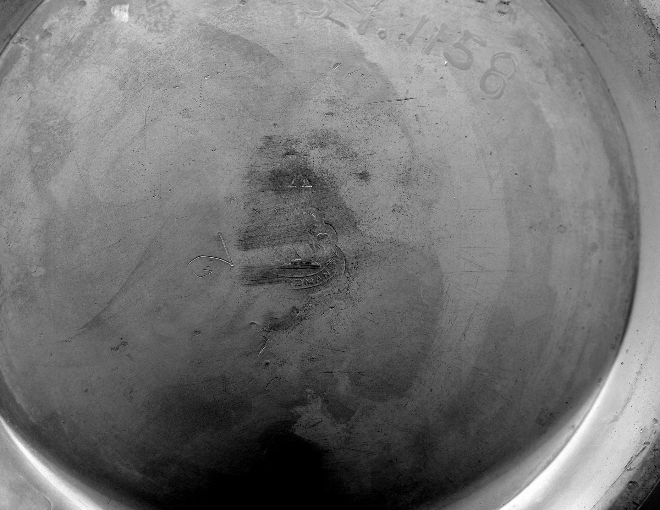 1964.1158 Pewter flagon (mark)