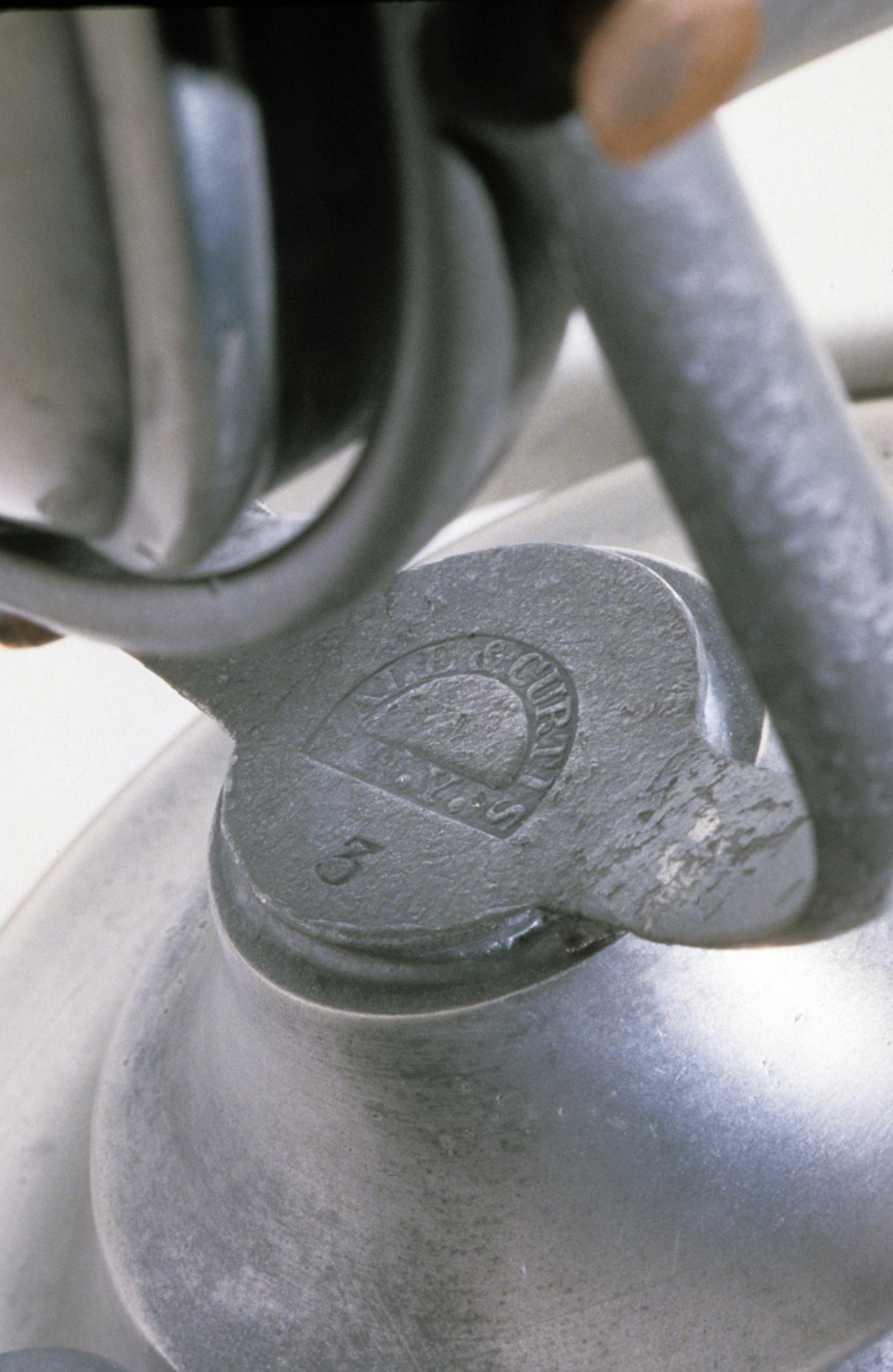 1964.1163 Pewter ship lamp (mark)