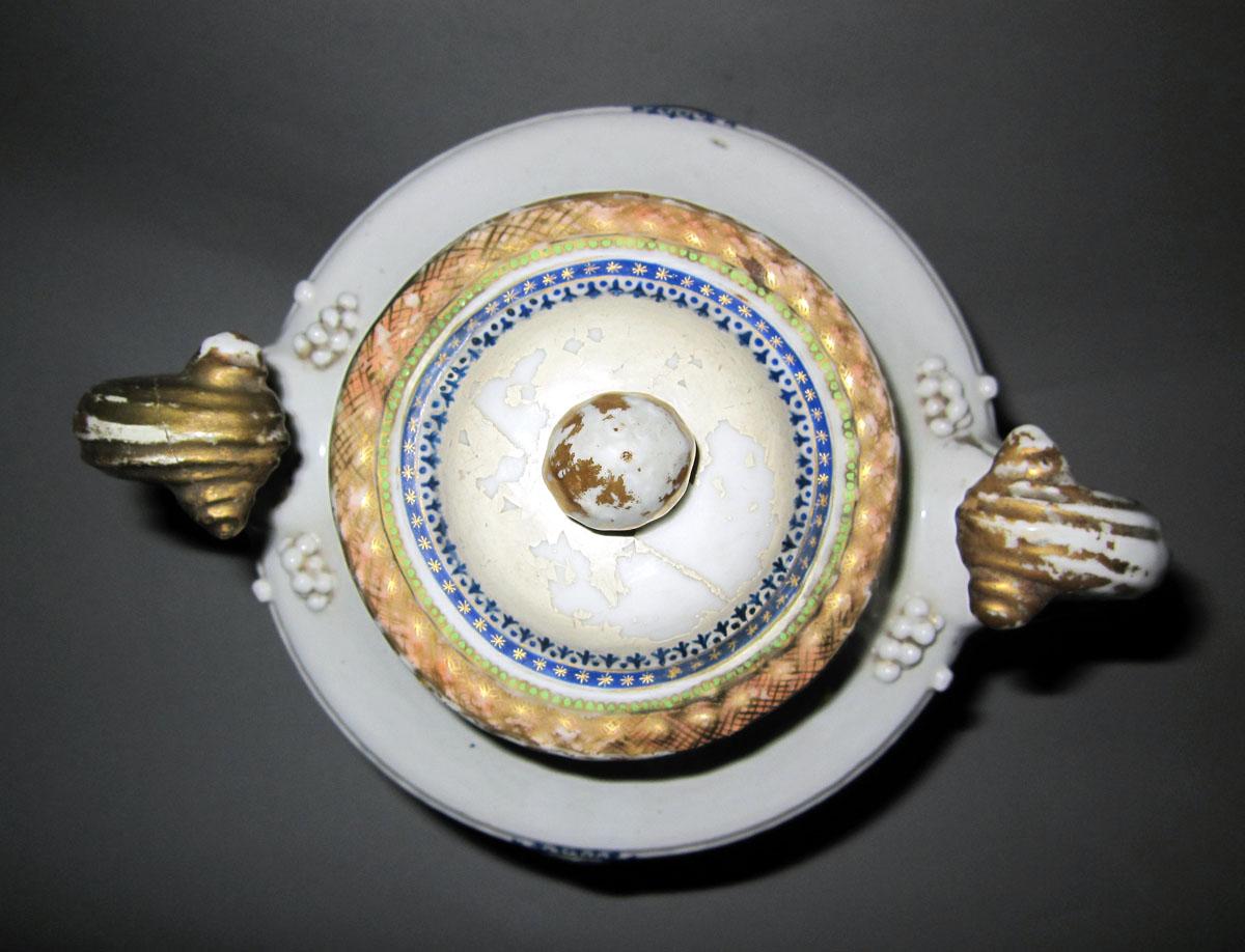 1964.1187.002 A,B Porcelain urn top