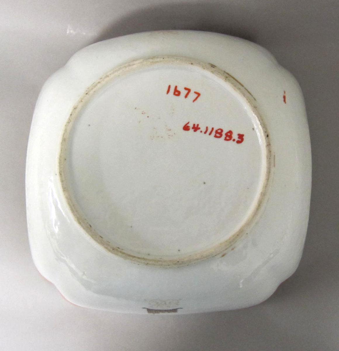 1964.1188.003 Porcelain bowl underside