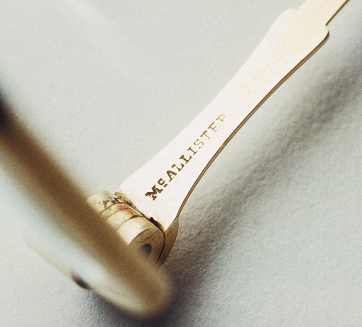 1964.1203 Spectacles, Detail