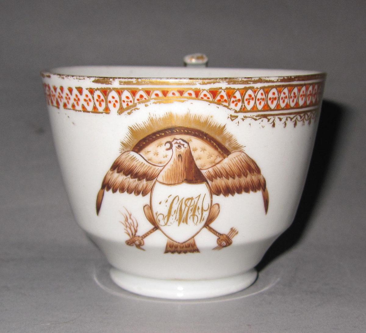 1964.1250.007 Porcelain cup medallion