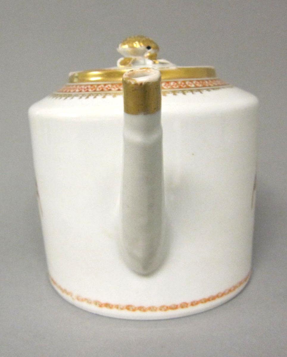 1964.1250.010 A,B Porcelain teapot spout