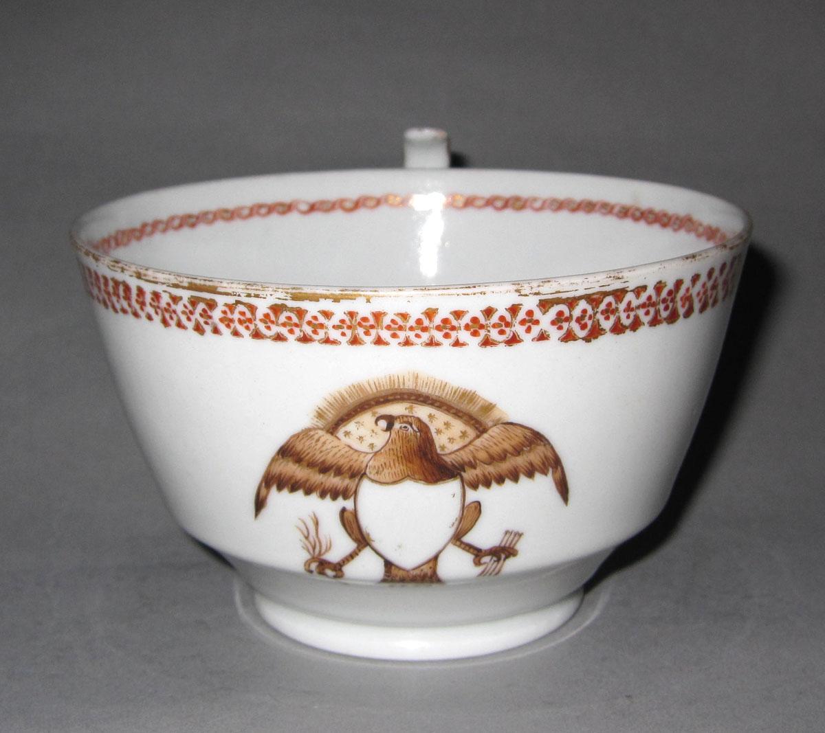 1964.1250.013 Porcelain cup medallion