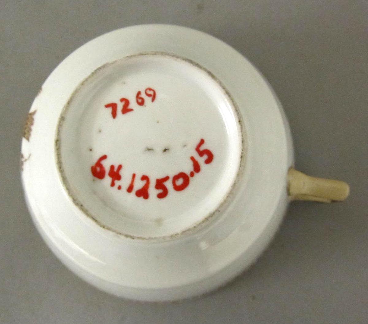1964.1250.015 Porcelain coffee cup underside