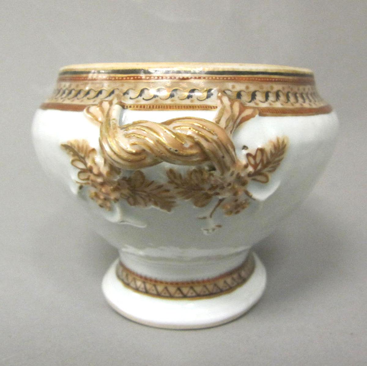 1964.1253.003 Porcelain tureen handle