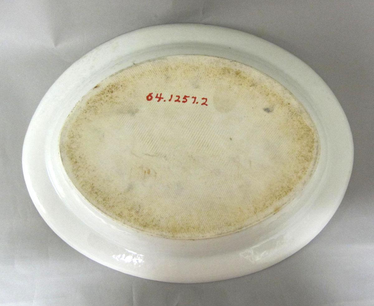 1964.1257.002 Porcelain platter underside retake