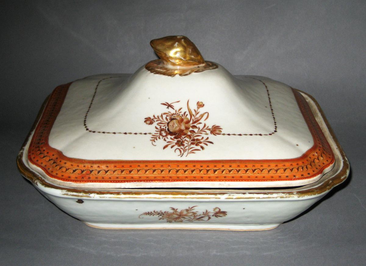 1964.1257.010 A, B Porcelain Dish and Cover