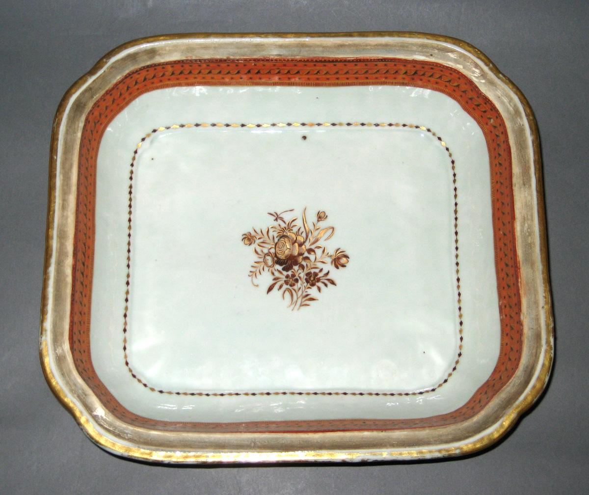 1964.1257.010 A Porcelain Dish interior