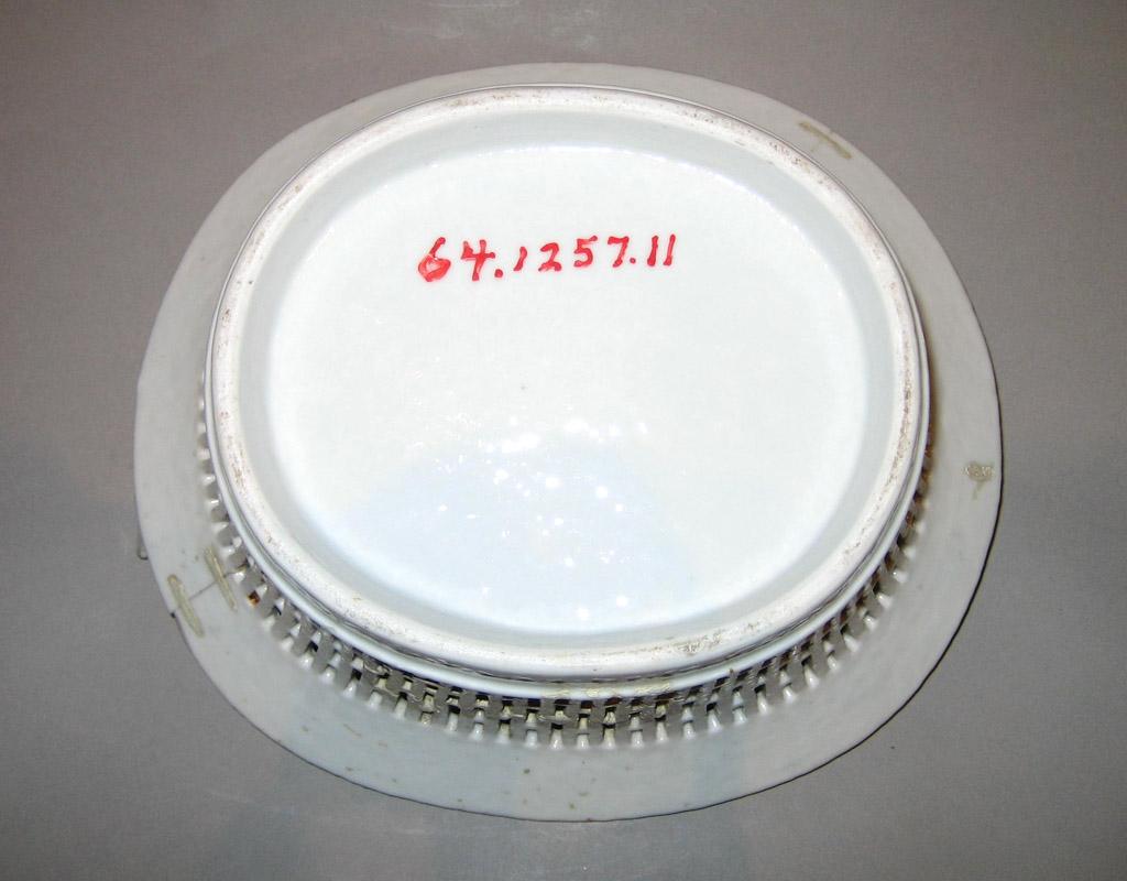 1964.1257.011 Basket underside