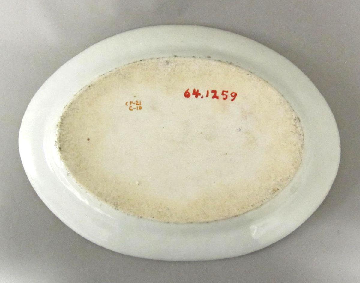 1964.1259 Porcelain platter underside